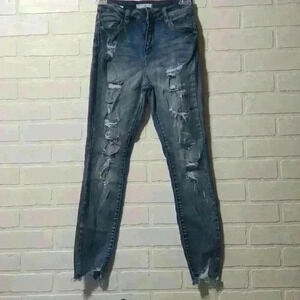 Cello Ripped/Distressed Jeans Size: 00/23 #0057
